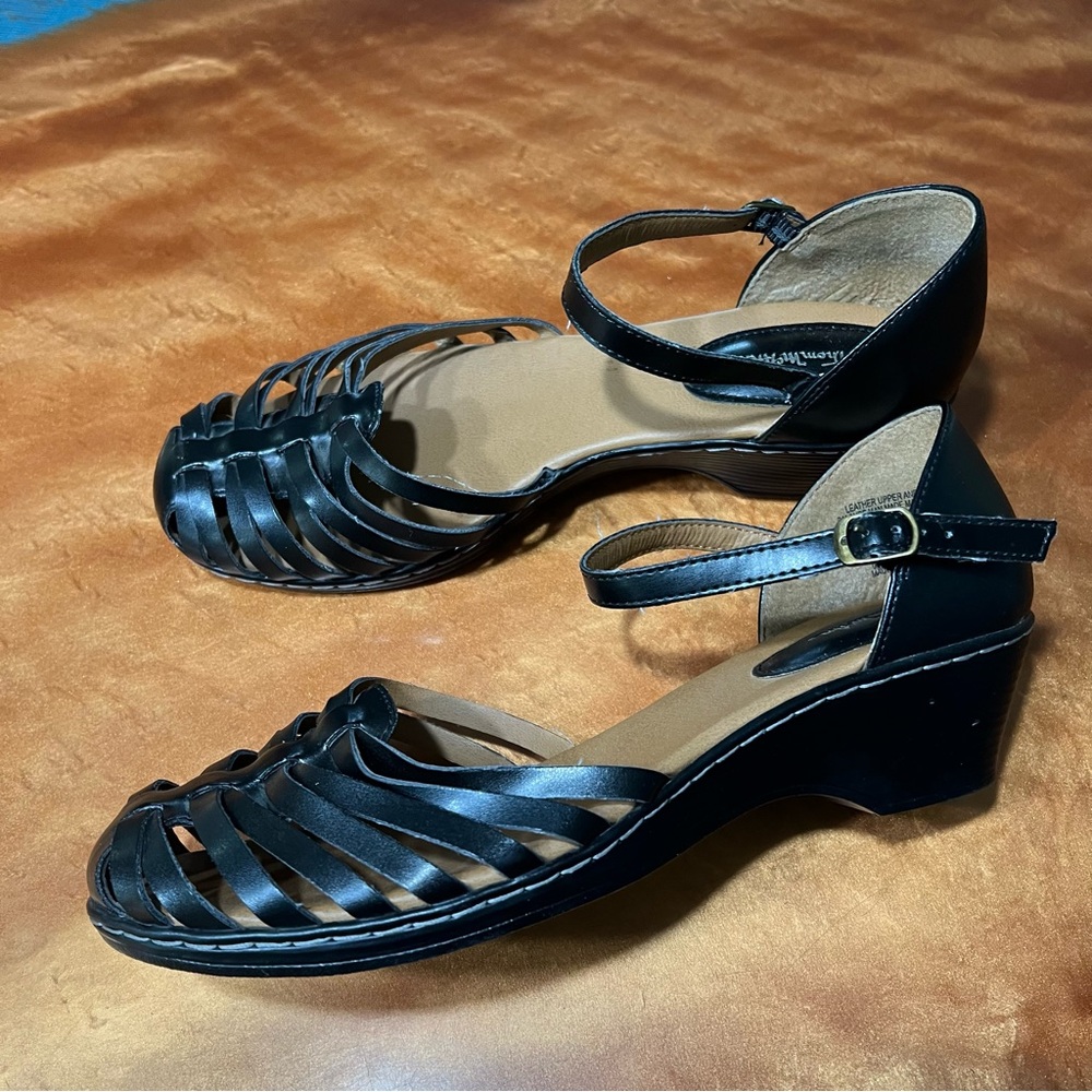 Thom McAn Dawan Leather Black Strappy Sandals size 11 hurache